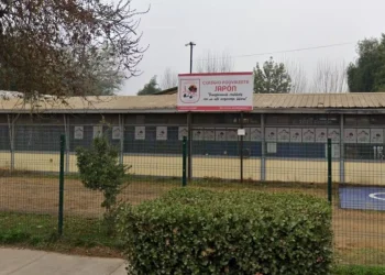 Estudiante de un colegio en Curicó es detenido por Carabineros tras intentar ingresar armado al recinto educativo