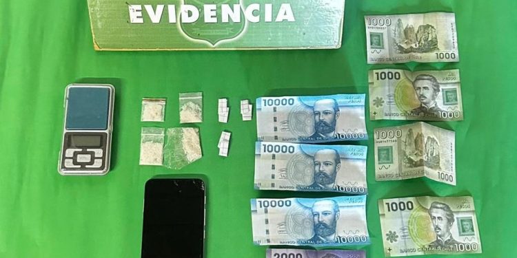 ÚLTIMO MINUTO COELEMU: CARABINEROS DETIENE A DOS SUJETOS POR TRANSACCIÓN DE DROGA EN PLENA VÍA PÚBLICA