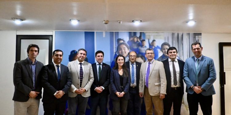 Alcaldes de la Asociación de Municipalidades del Valle del Itata se reúnen con Ministra de Educación