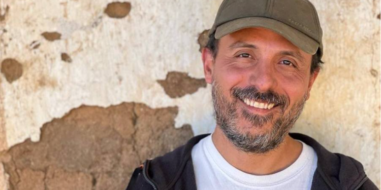 Tim Atkin destaca al vinicultor de Itata Leo Erazo como “Winemaker of the Year”