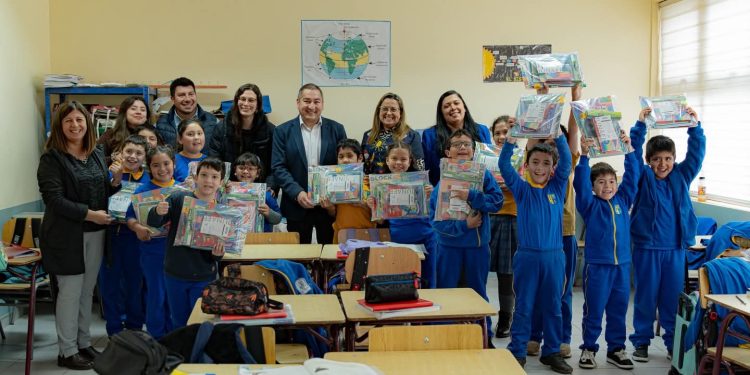 Municipio de Trehuaco completa entrega de útiles escolares en toda la comuna