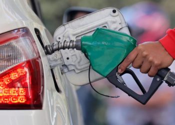 Nueva alza en las bencinas abre mayo de 2026 y golpea el bolsillo de los conductores
