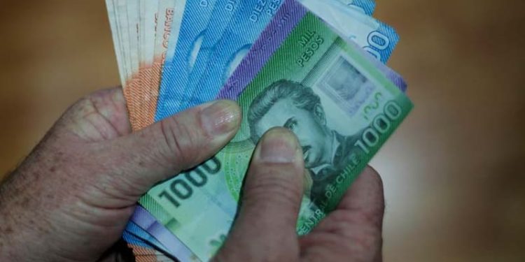 Gobierno propone alza de $7.546 al sueldo mínimo: proyecto fue ingresado al Congreso