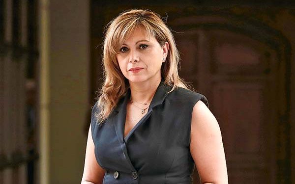 Senadora Loreto Carvajal arremete contra rebaja presupuestaria al Hospital Herminda Martín en medio de crisis sanitaria regional
