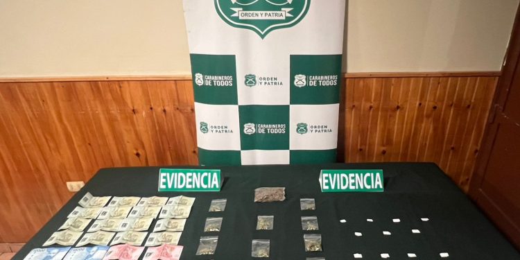 Carabineros del OS7 Ñuble desarticula punto de microtráfico en Chillán: cinco detenidos y droga incautada