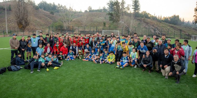 Ñuble suma su cancha número 16 con pasto sintético estándar FIFA gracias al Plan 21 Canchas