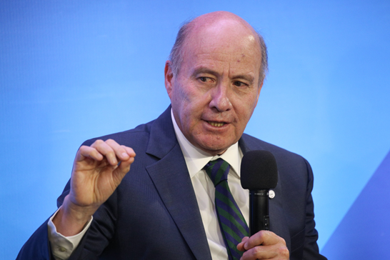 Hacienda anticipa nueva rebaja de más de $100 por litro en los combustibles