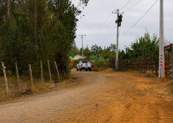 Familias de Quirihue acceden a energía eléctrica gracias a extensión de la red en sectores rurales