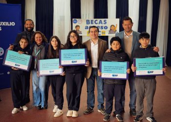 104 Estudiantes de Quirihue reciben computadores del programa Becas Tic de Junaeb