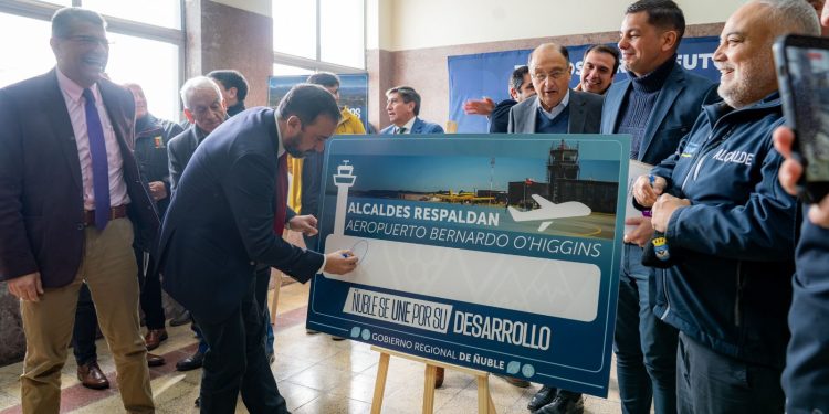 Transversal respaldo al Aeropuerto: los 21 alcaldes de Ñuble se alinean con Crisóstomo