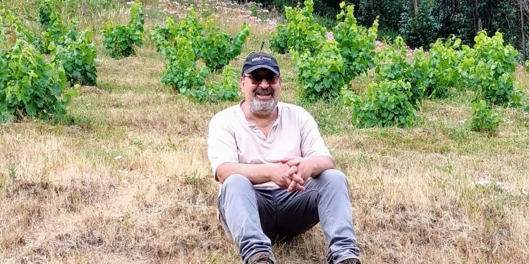 Pesar en el mundo viñatero: fallece Fabián Mora Reyes, histórico impulsor del vino y el turismo en Guarilihue