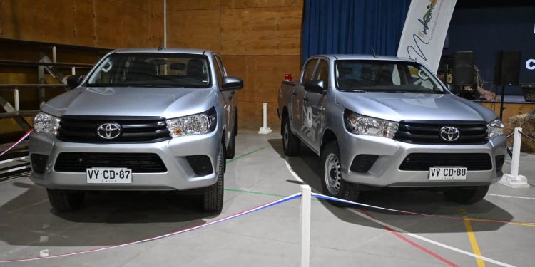 Municipalidad de Ninhue incorpora dos nuevas camionetas para fortalecer la atención en salud y las labores municipales