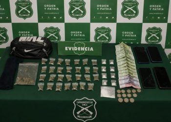 COELEMU: Detienen a dos Jóvenes de 18 años en las afuera de un establecimiento educacional por Ley de Drogas