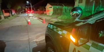 Motociclista de 17 años huye de fiscalización choca con Carabineros y es sorprendido con cocaína